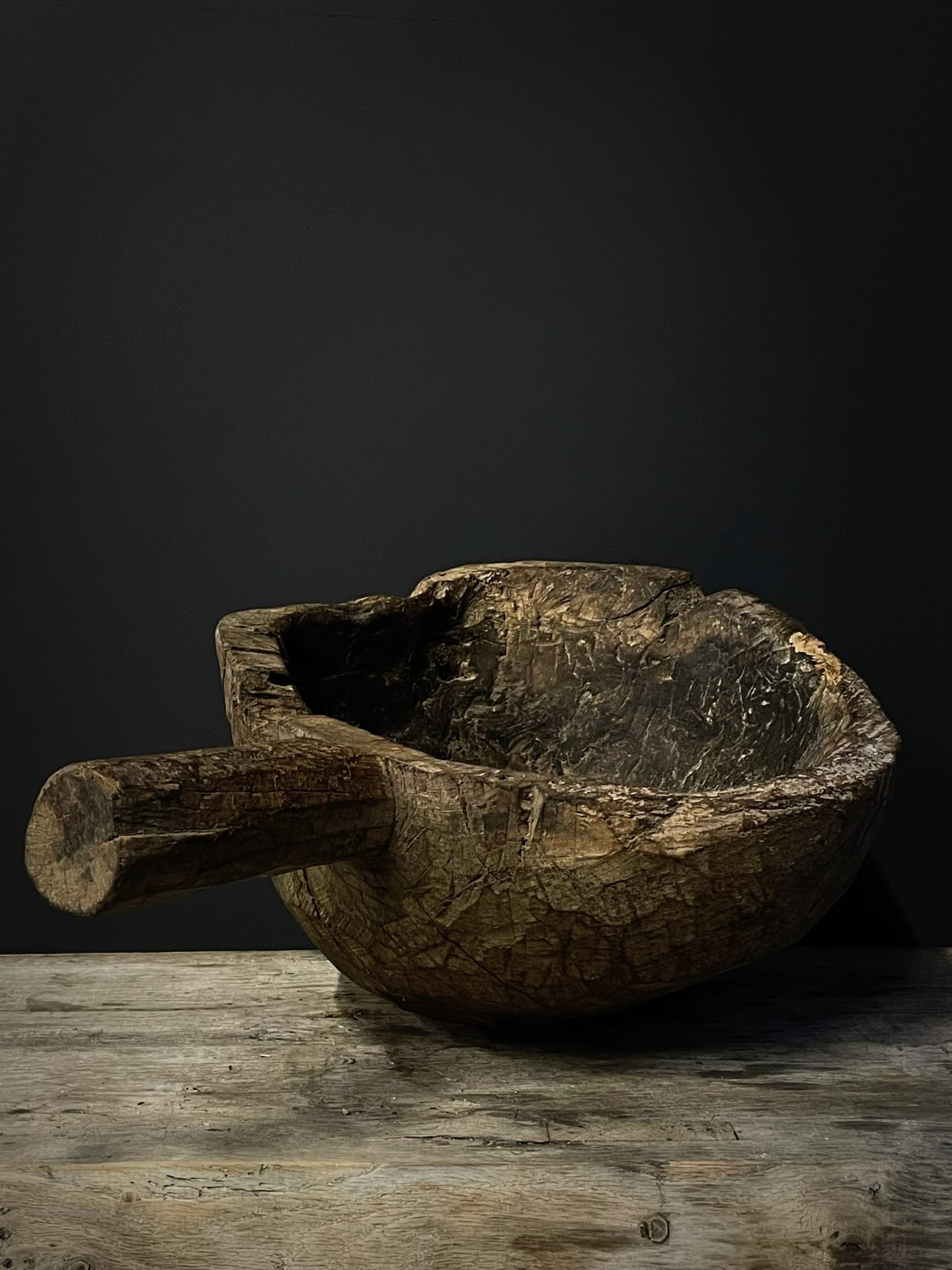 Antieke handgemaakte houten kom