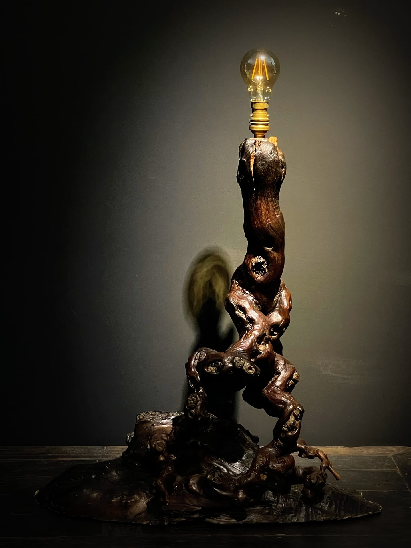 Lampe aus Traubenholz