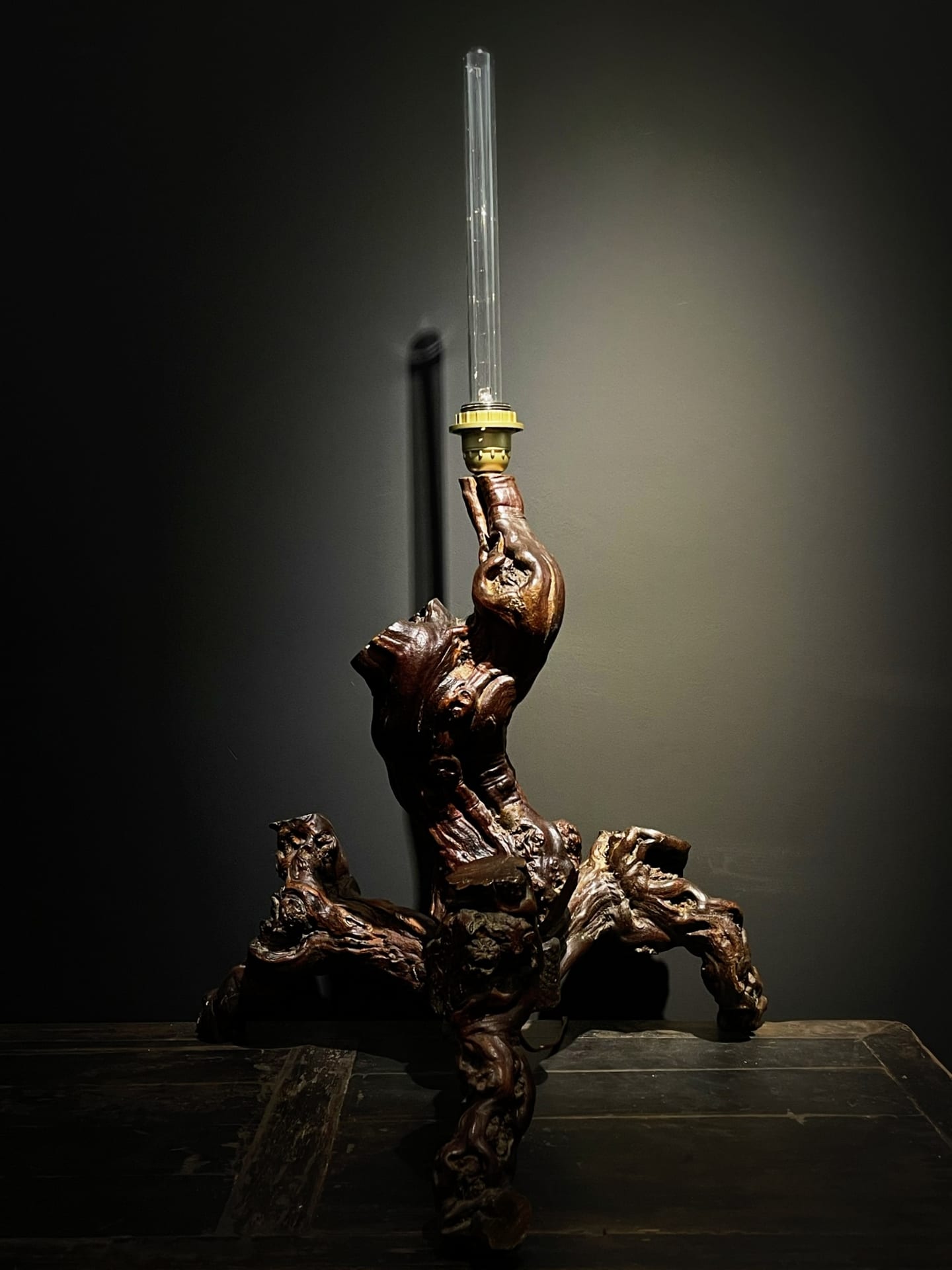 Lampe aus Traubenholz