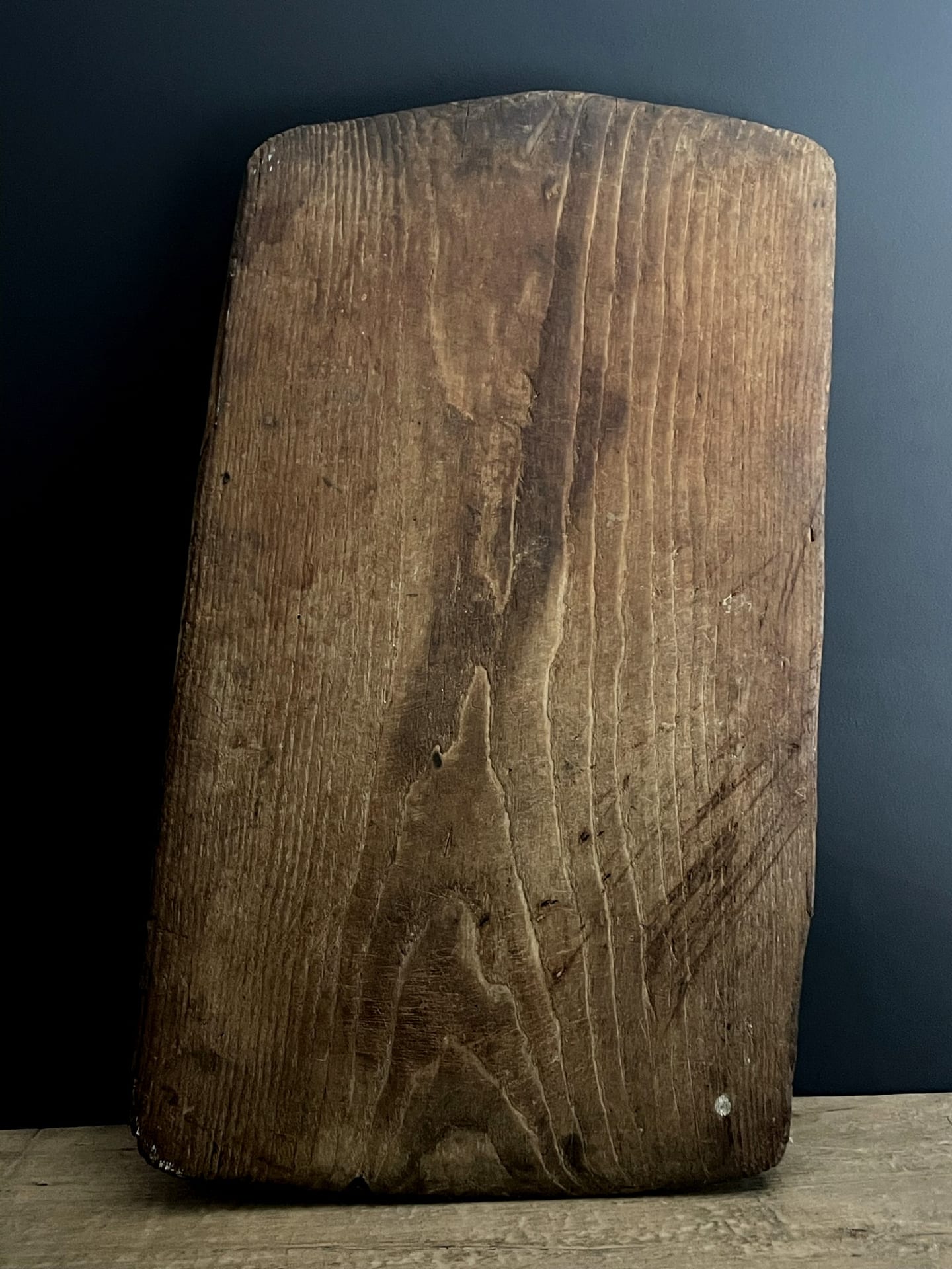 Altes schweres Brotbrett