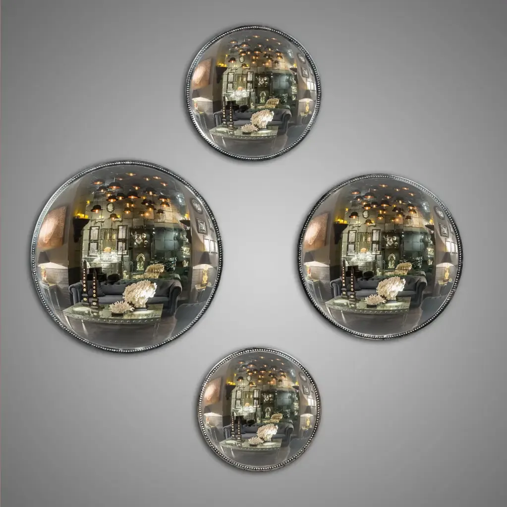 Set "antieke" bolle spiegels.