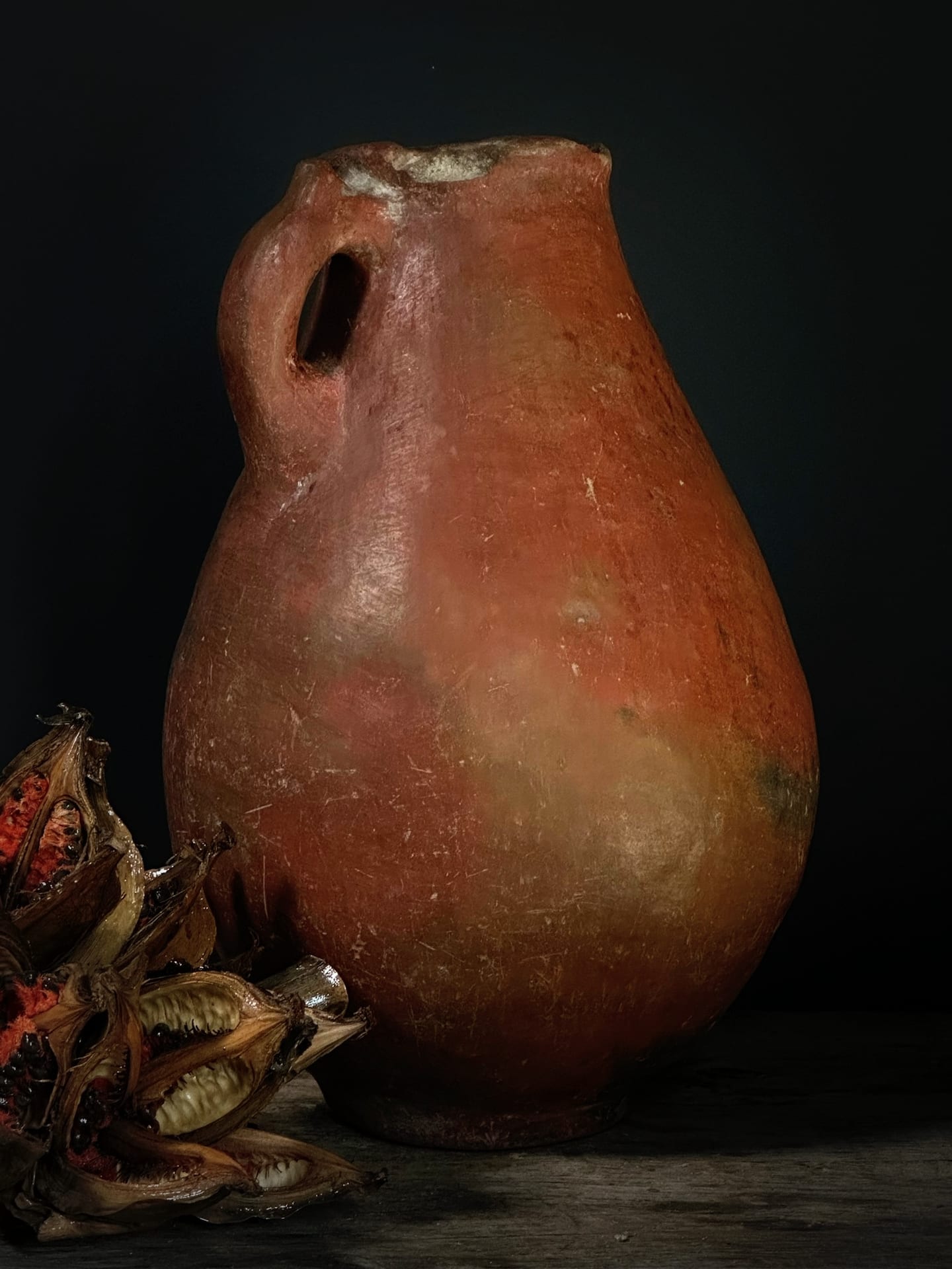 Cruche ocre rouge ancienne
