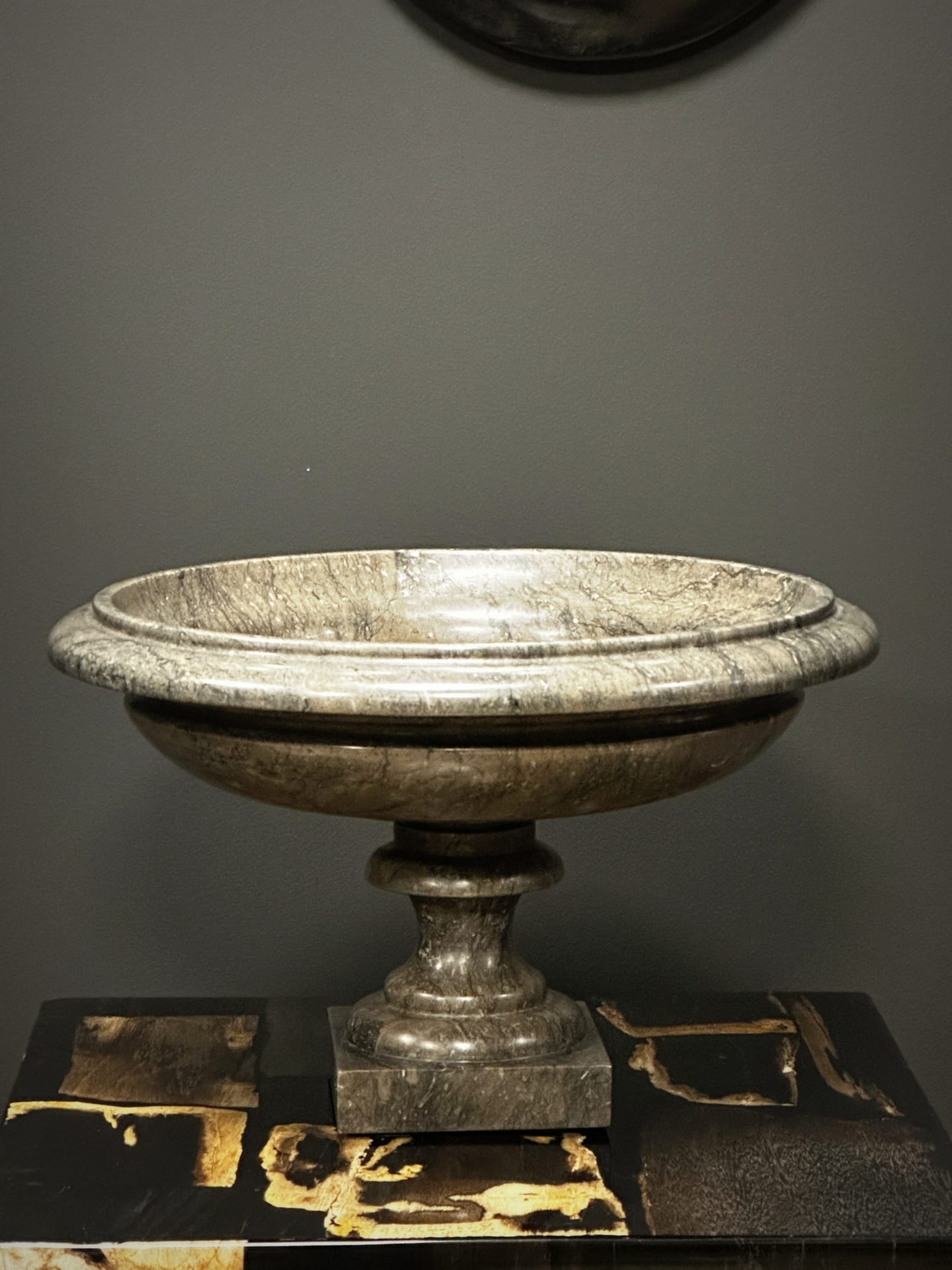 Großer Marmor becher aus dem 18. Jahrhundert (Replik)