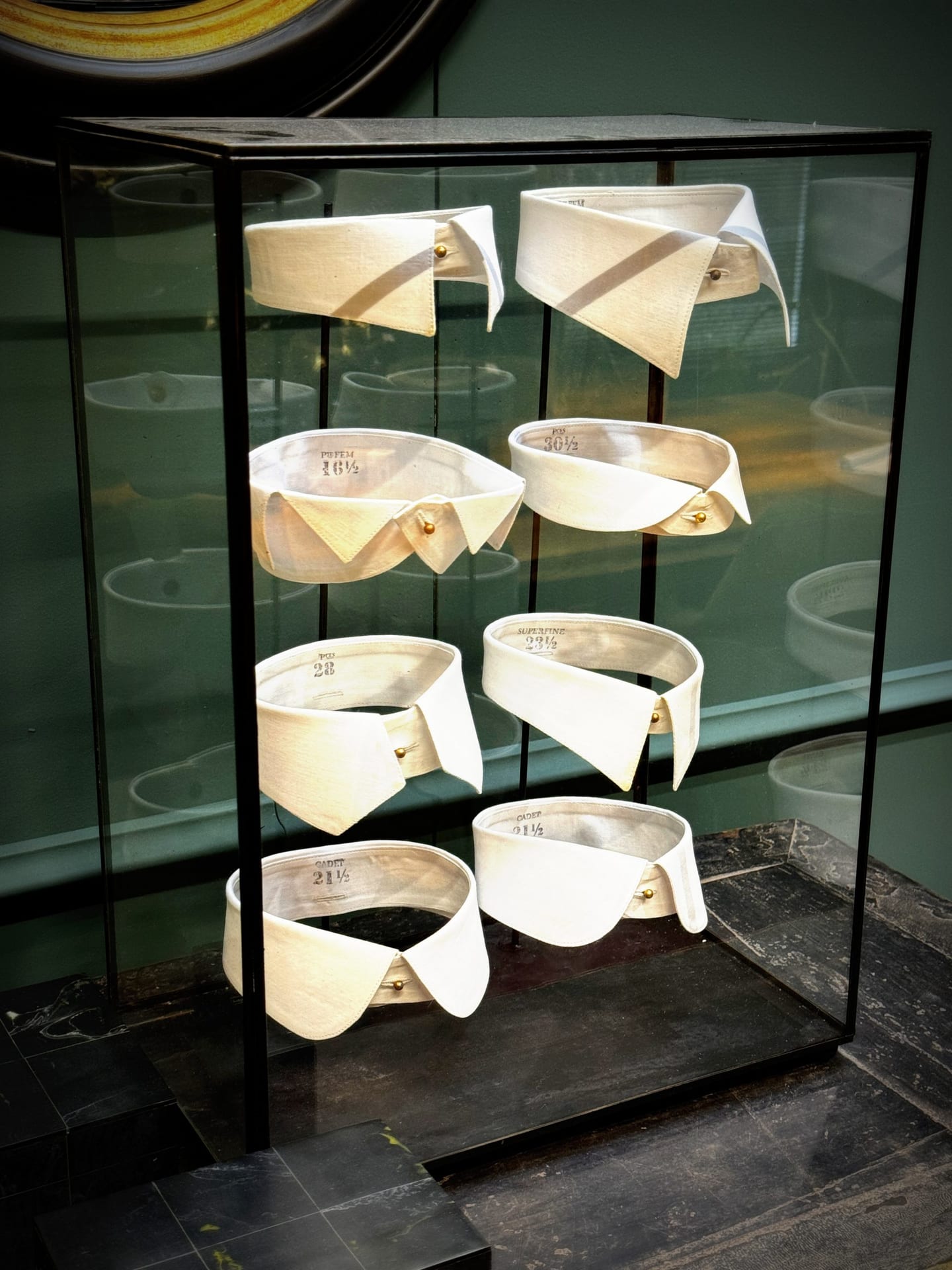 8 Kragen Display