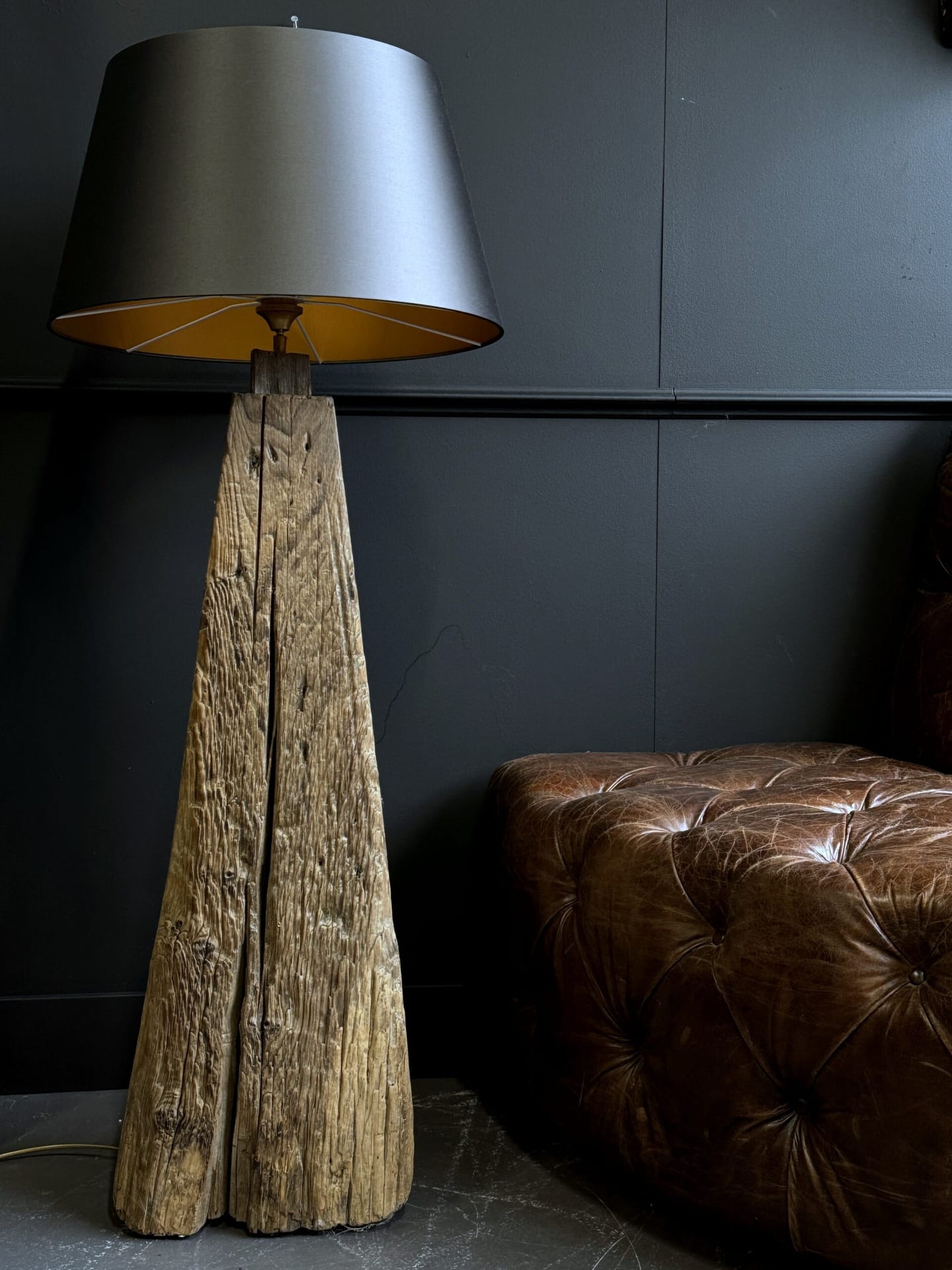 Einzigartige Stehlampe altes Holz