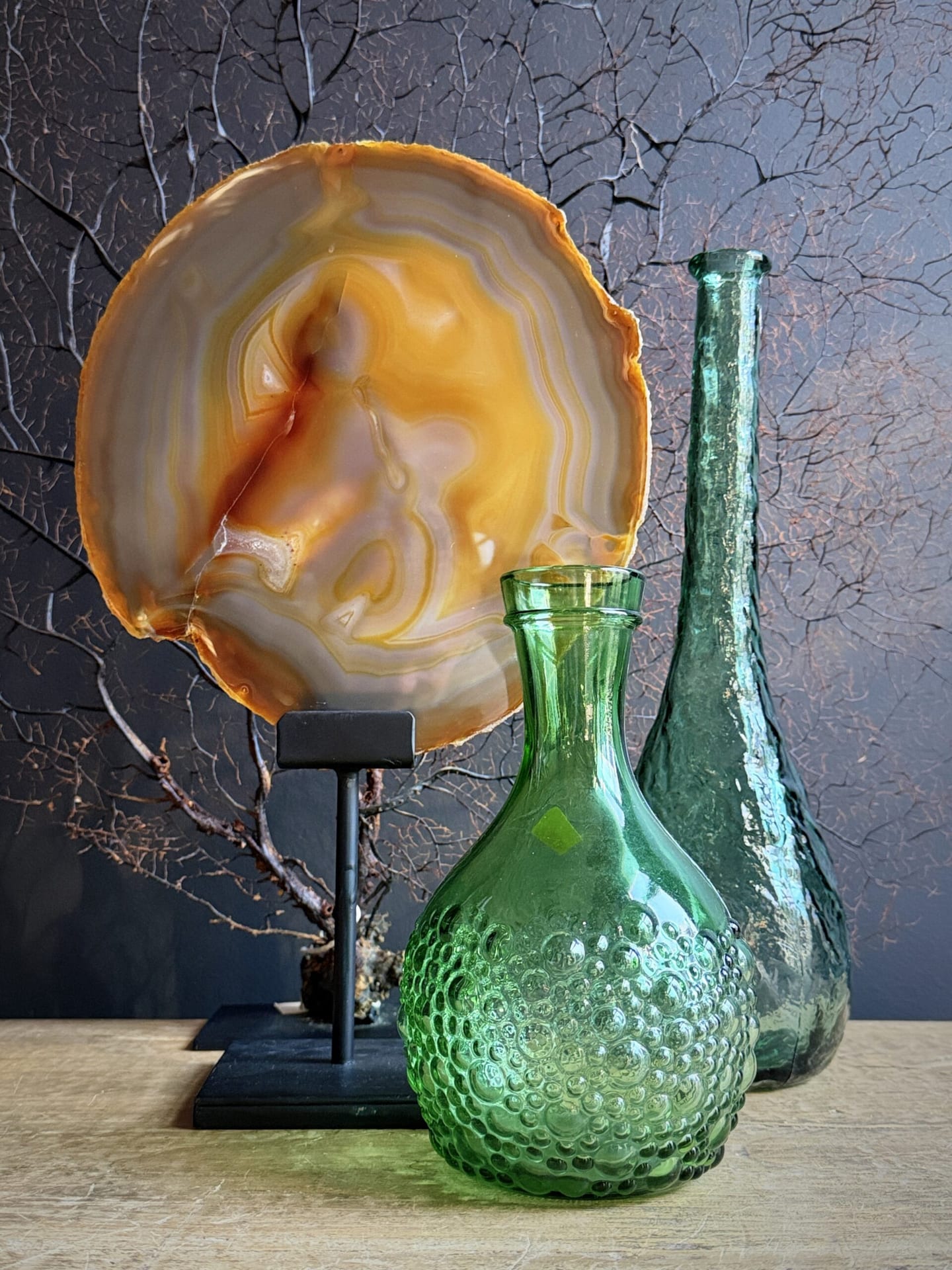 Disc agate on pedestal