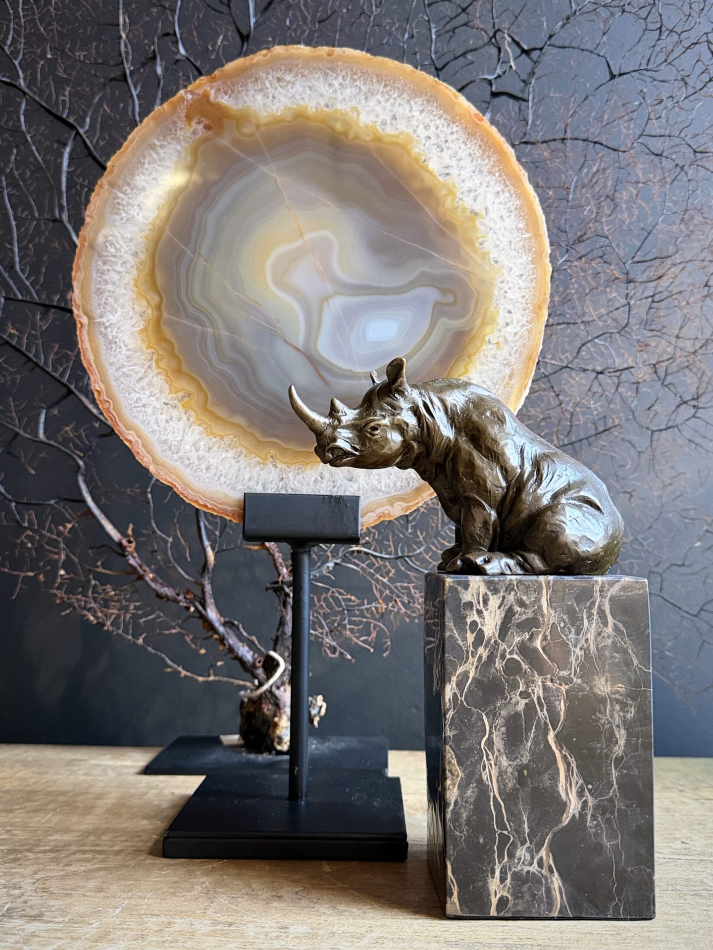 Disc agate on pedestal
